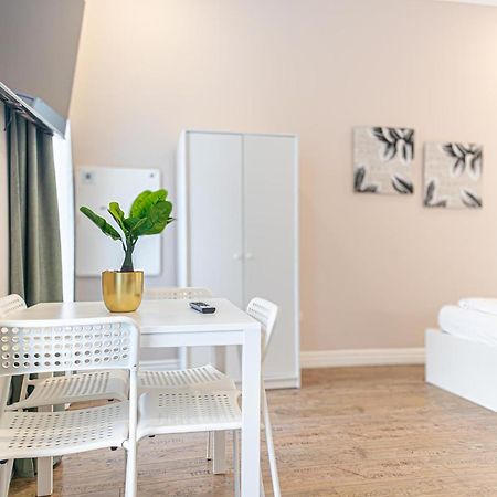 Stylish Studio Apartment Wiener Stadthalle エクステリア 写真