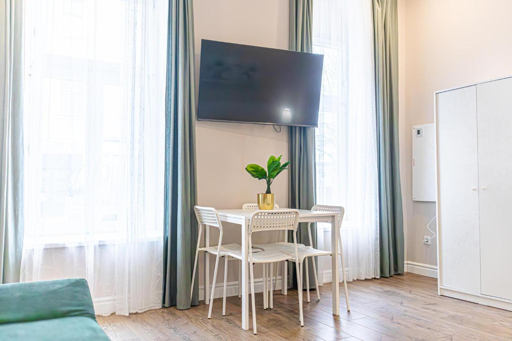Stylish Studio Apartment Wiener Stadthalle エクステリア 写真
