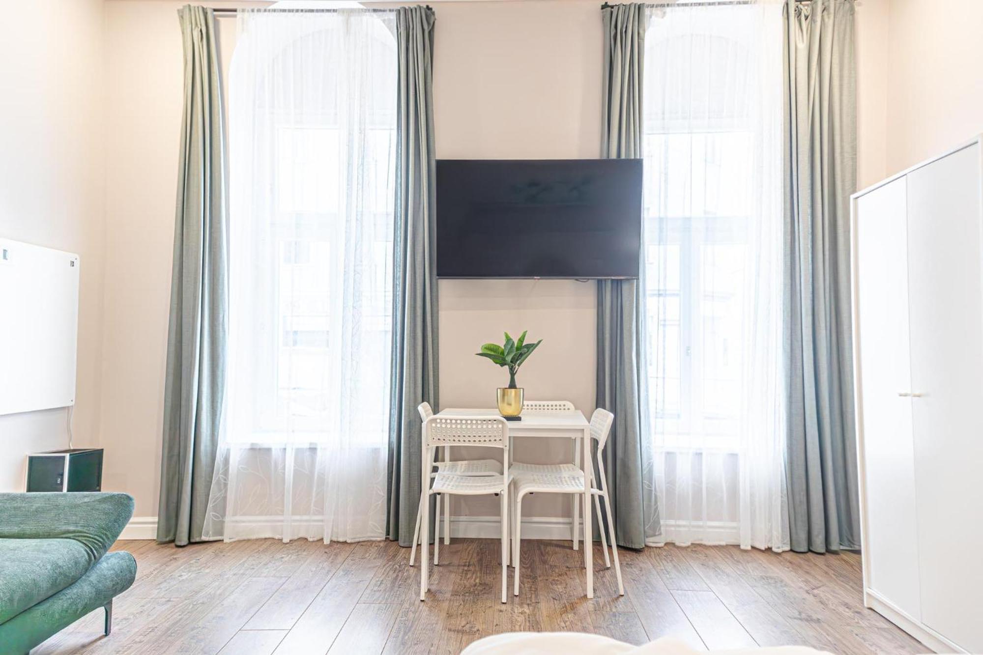 Stylish Studio Apartment Wiener Stadthalle エクステリア 写真